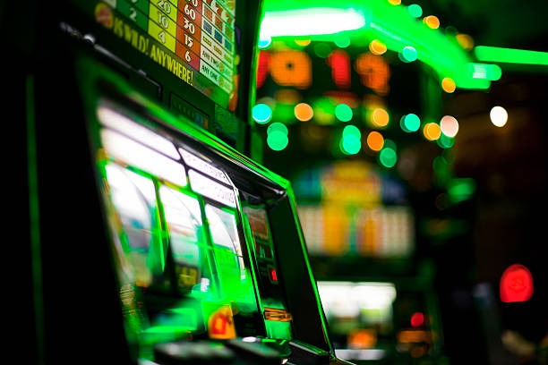 Live Andar Bahar game table interface showing dealer, card piles, and betting zones on senja togel