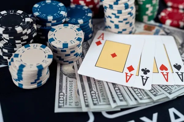 Live dealer conducting Andar Bahar game on senja togel